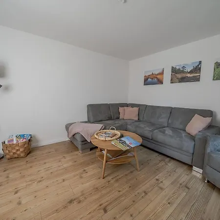 Grosszuegiges Mit Grossem Garten In Alleinlage * Nibøl