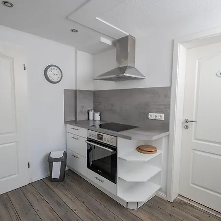 Grosszuegiges Mit Grossem Garten In Alleinlage