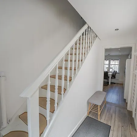 Grosszuegiges Mit Grossem Garten In Alleinlage Nibøl