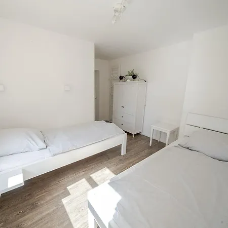 Grosszuegiges Mit Grossem Garten In Alleinlage * Nibøl