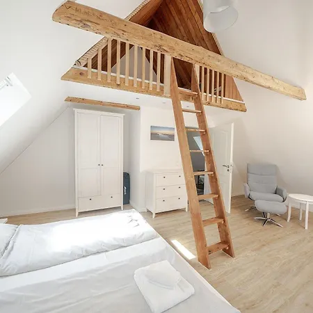 Feriehus Grosszuegiges Mit Grossem Garten In Alleinlage Nibøl