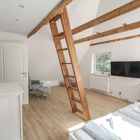 Grosszuegiges Mit Grossem Garten In Alleinlage Feriehus