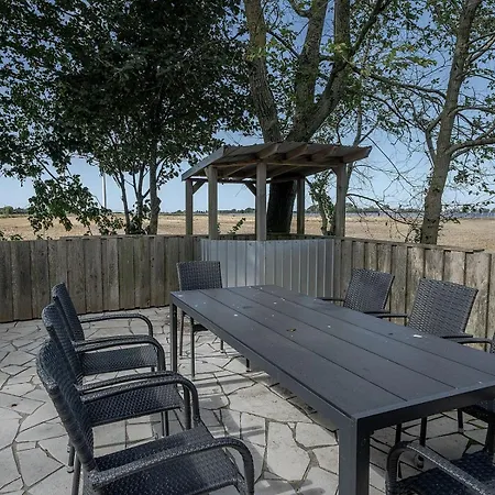 Feriehus Grosszuegiges Mit Grossem Garten In Alleinlage